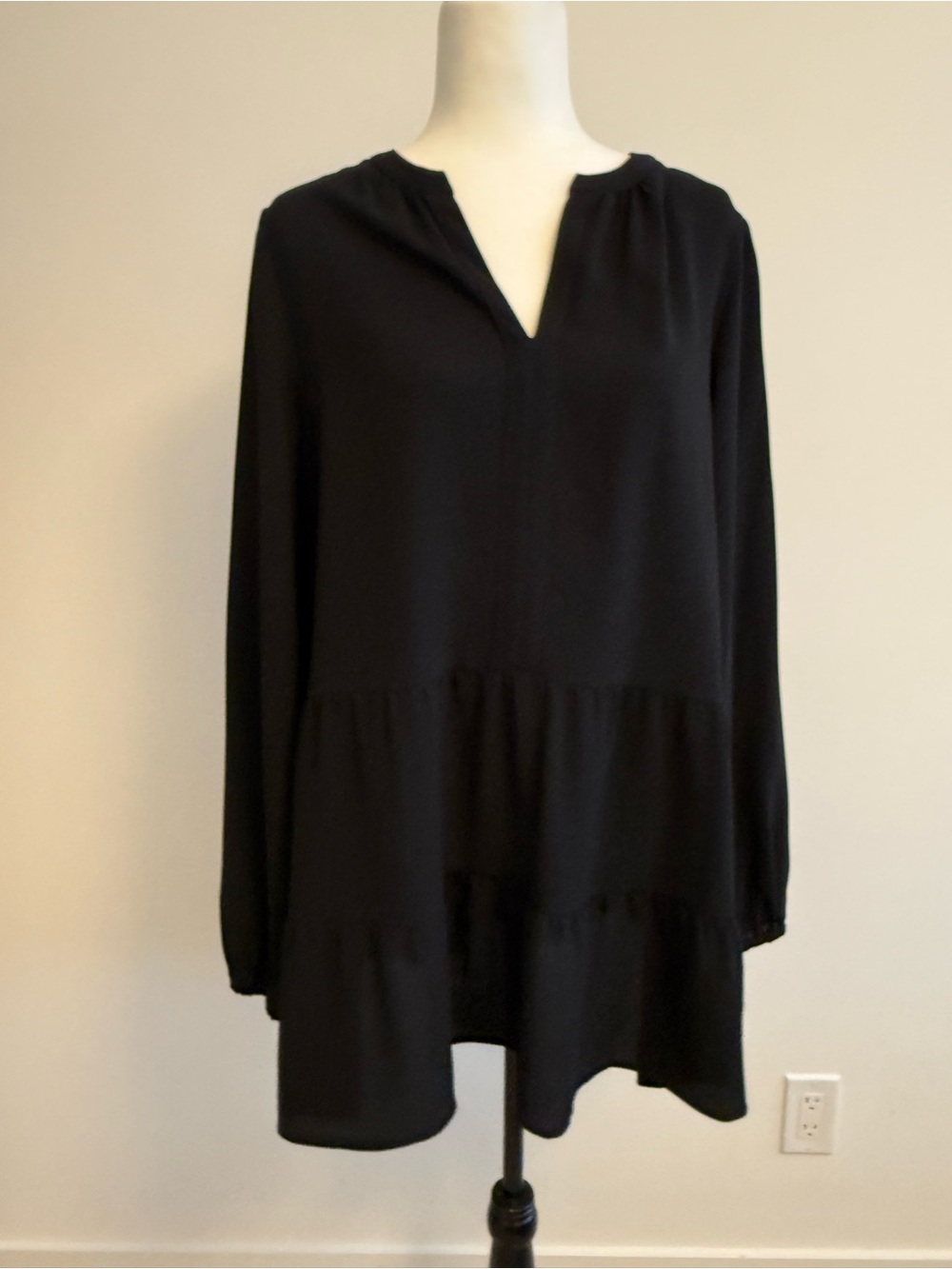 Reitmans Black Long-Sleeve V-Neck Tiered Tunic